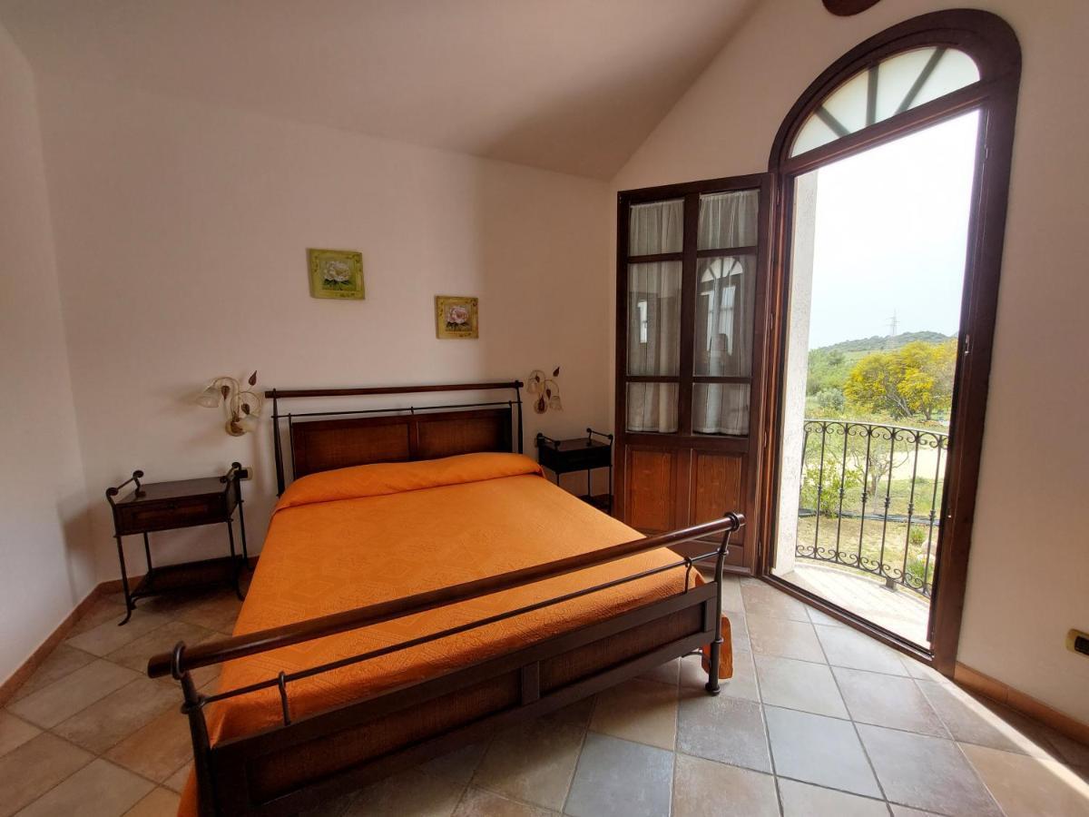 Hotel La Corte Rosada Вилласимиус Экстерьер фото