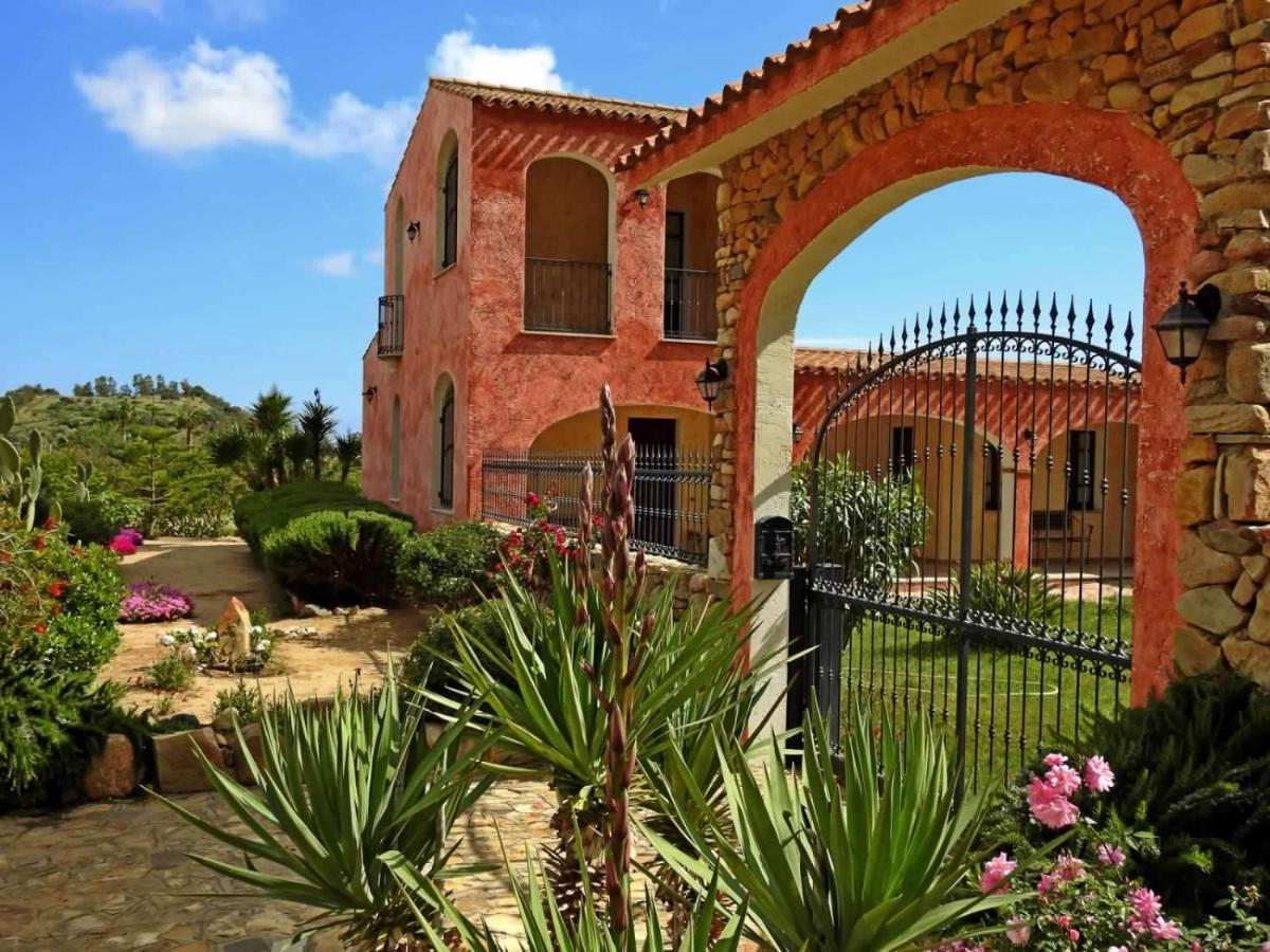 Hotel La Corte Rosada Вилласимиус Экстерьер фото