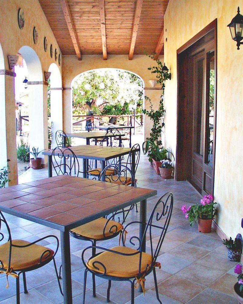 Hotel La Corte Rosada Вилласимиус Экстерьер фото